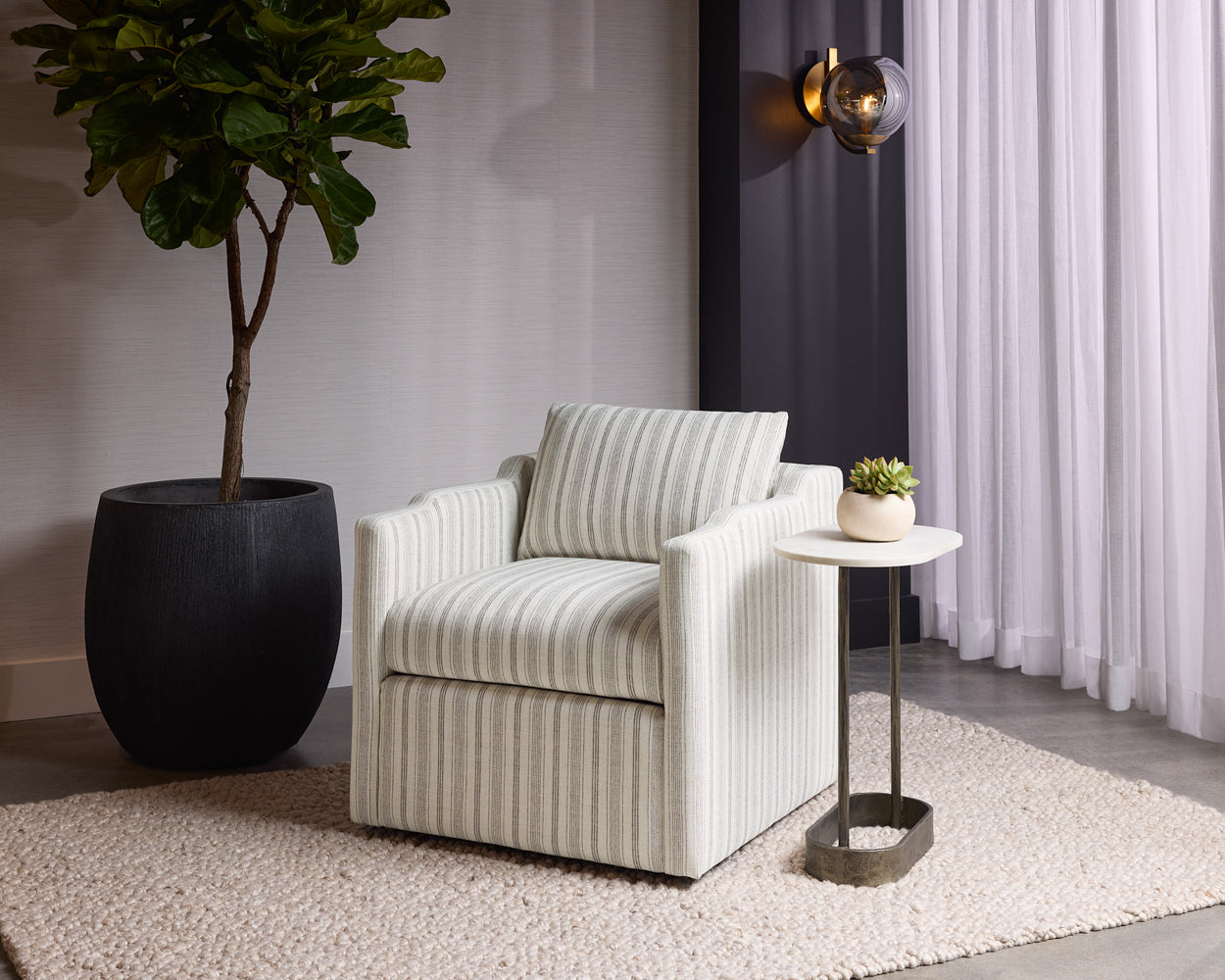 Roosevelt Swivel Lounge Chair